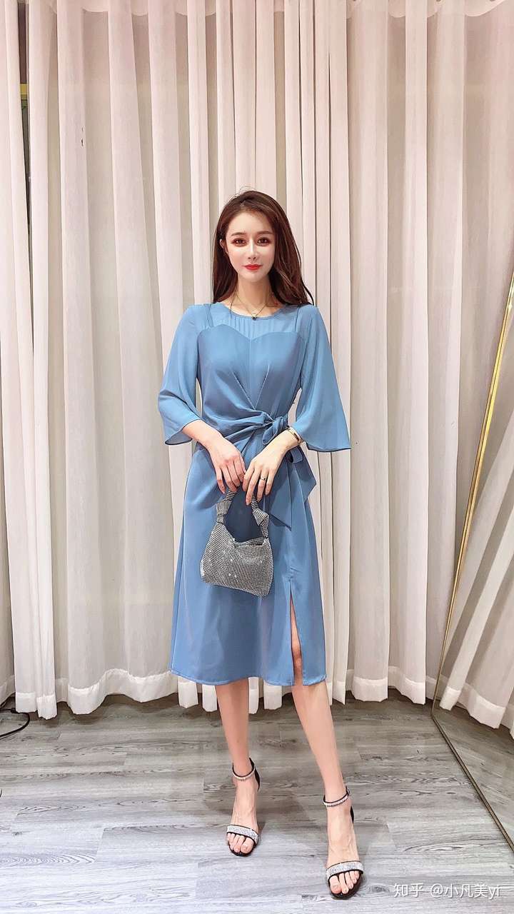 四十多岁的女人穿什么样的衣服?