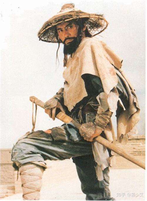 《夺帅》里的吴京,个别时候也会这样,他应该也不会怎么耍剑吧 《南北