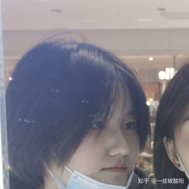 有没有短发的姐妹可以发一张自己的背影啊?