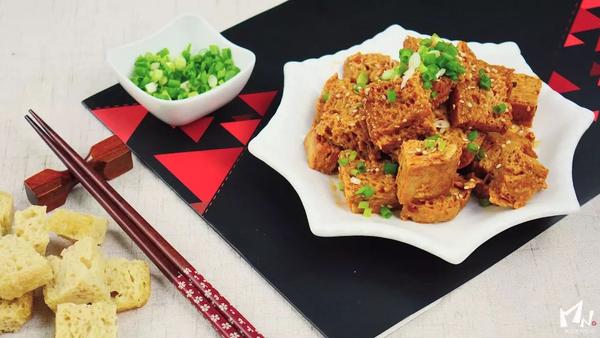 食 材 面筋,小葱,芝麻酱,辣