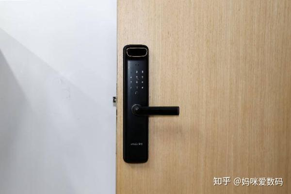 刷脸秒开的乐橙人脸识别智能锁回家快人一步