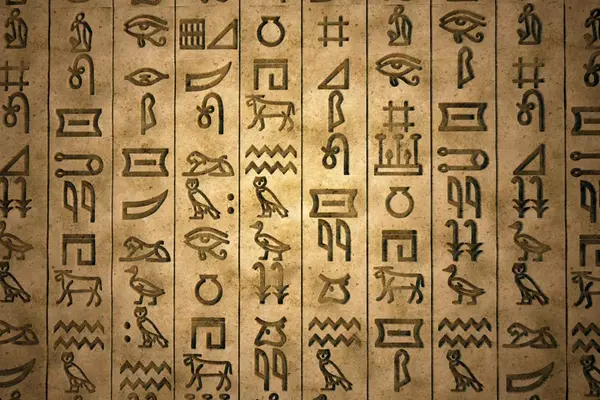 幸好,在历史上有这样一个时期,古埃及象形文字和希腊文并存通行.