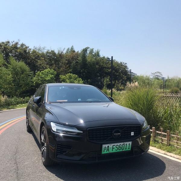 沃尔沃s60新能源出游,享受驾驶的乐趣,感谢美女陪同!