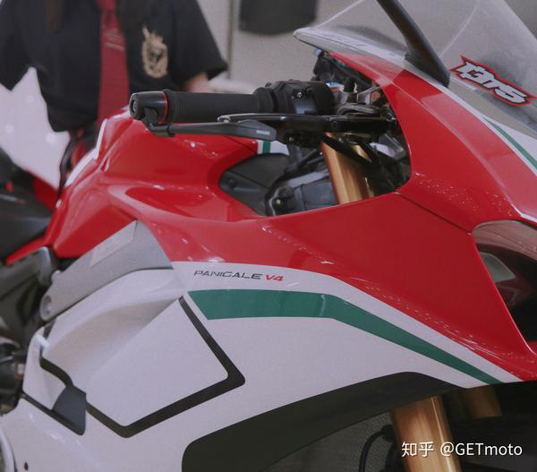 杜卡迪panigale v4 speciale 驾驭猛兽的极致快感.