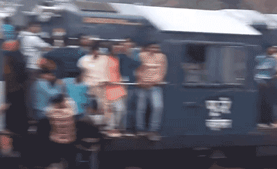 印度火车开挂图鉴,3年死了5万人!