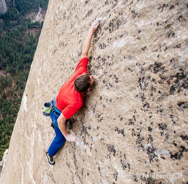 《徒手攀岩》的alex honnold和《黎明墙》的tommy caldwell,谁比较