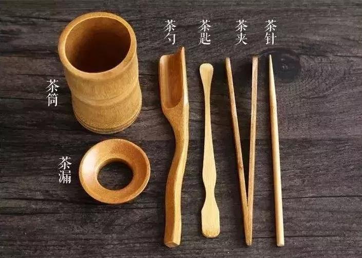 置茶器 ①茶则:由茶罐中取茶置入茶壶的用具.