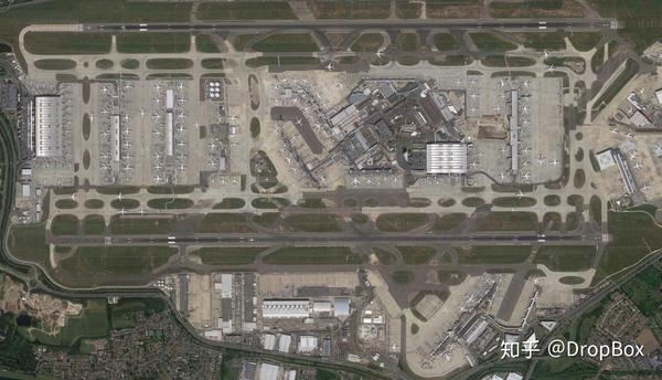 伦敦希思罗机场(london heathrow airport, lhr) 全世界最大的双跑道