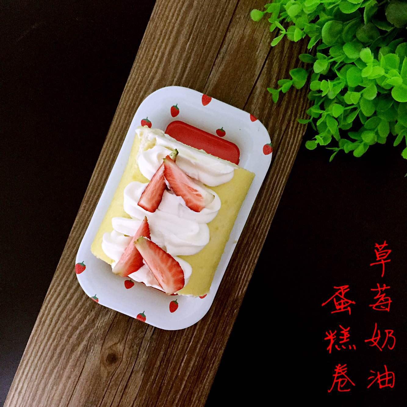 奶油草莓瑞士卷的做法_【图解】奶油草莓瑞士卷怎么做如何做好吃_奶油草莓瑞士卷家常做法大全_vivigogogo_豆果美食