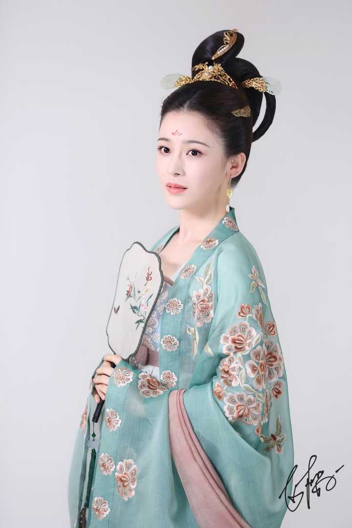 赵樱子的古装和民国装pk,哪种扮相赢了?