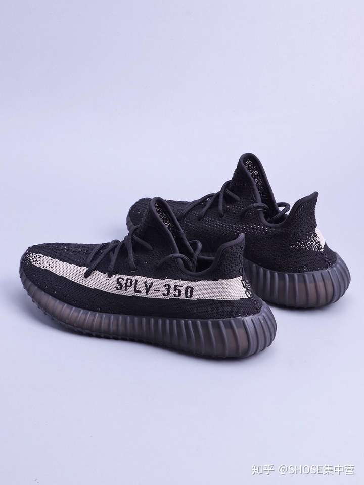 每日一椰yeezyboost350v2黑白