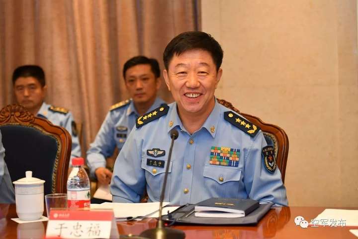 空军政委于忠福上将到北大清华围绕军民融合培养飞行学员调研