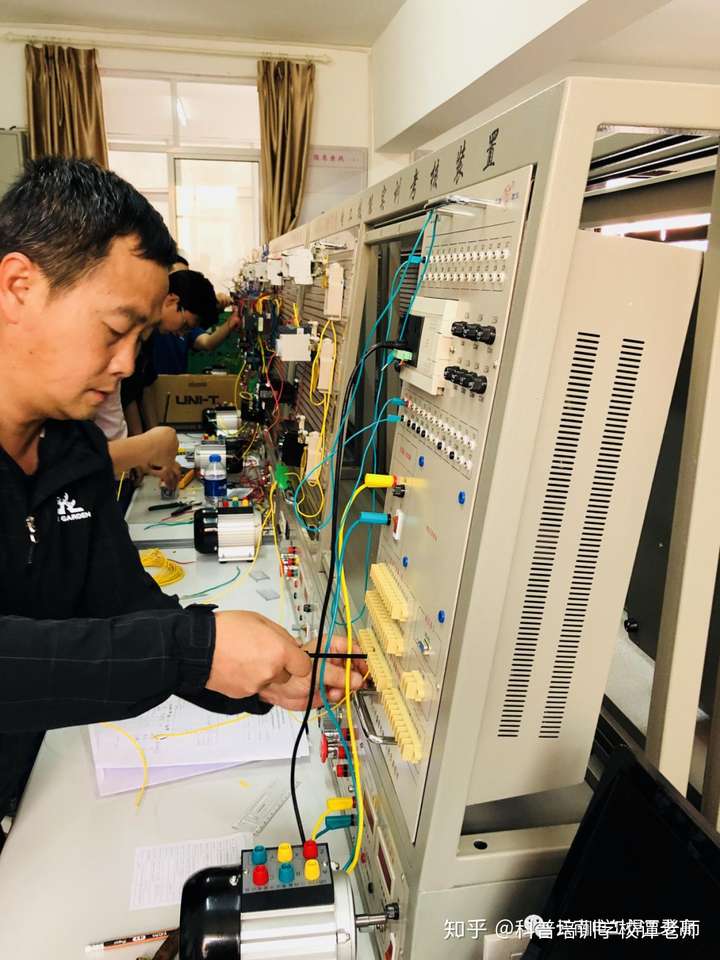 如何成为一个技术高超的优秀维修电工
