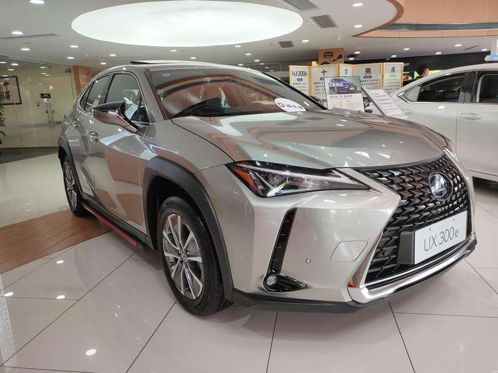 到店实拍旗下首款纯电动车雷克萨斯ux300e解析