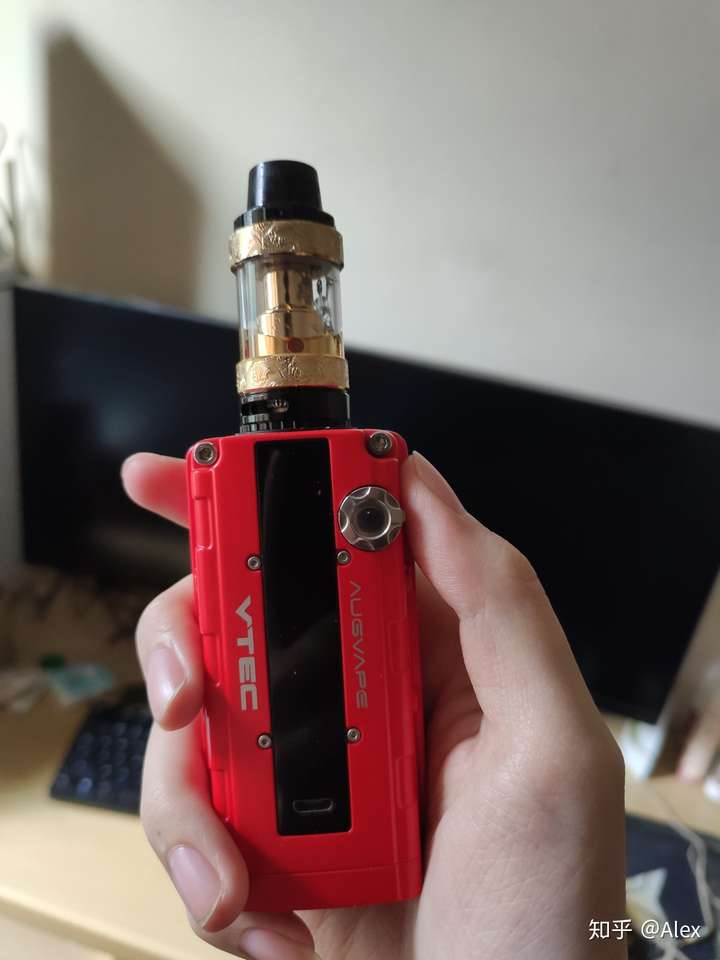 几十年的老烟枪,刚开始戒烟,用电子烟,用哪种口味的烟油比较适应?