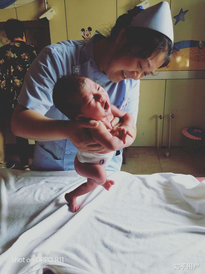 出生的一两个月的小婴儿可以有多可爱?