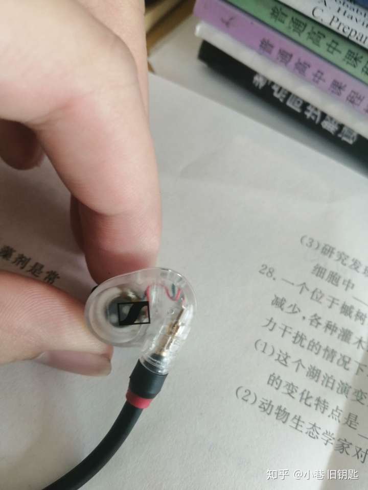 佩戴感觉很不好,戴的非常不舒服,那个森海自己的插针是真的感觉不好