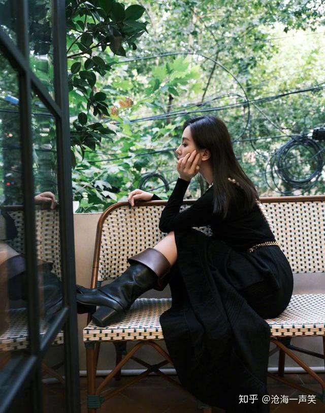 名门泽佳刘诗诗侧颜杀绝美一袭黑色针织裙配长靴效果高贵优雅