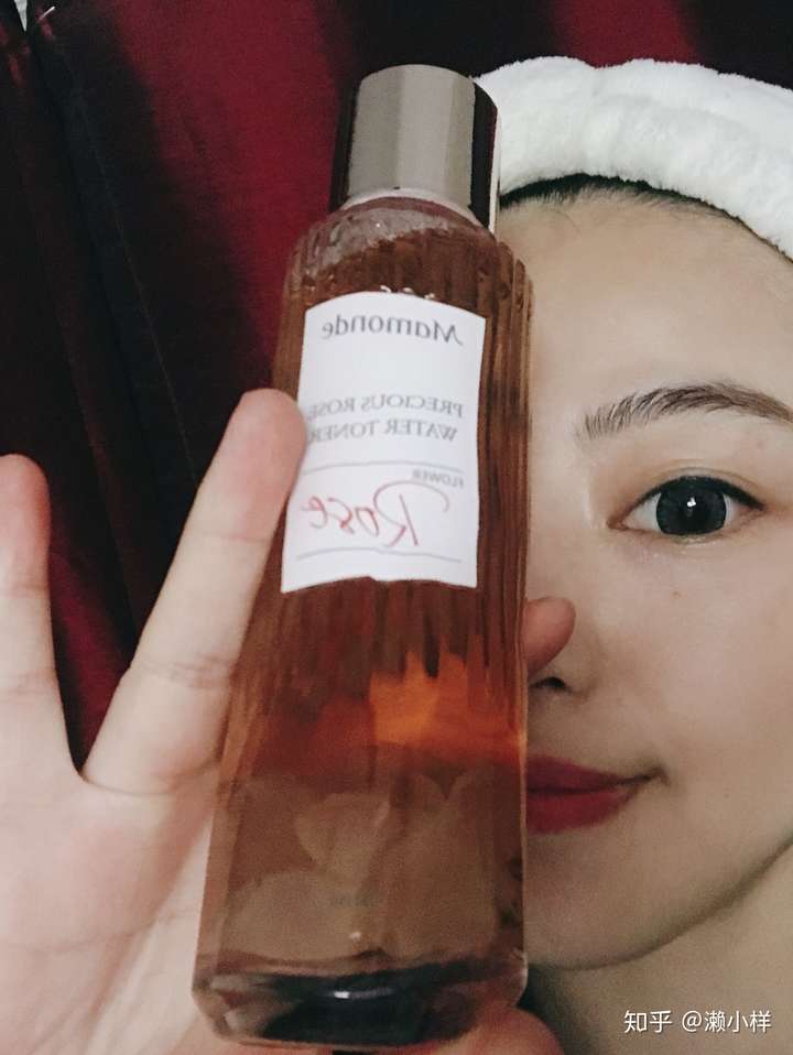 濑小样 特别特别美的瓶身,好像妈妈辈用的复古香水瓶,配上瓶盖的的