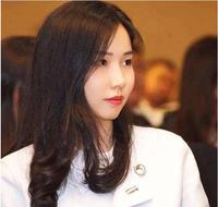 27岁执掌1500亿商业帝国身价超400亿被称为最美富四代