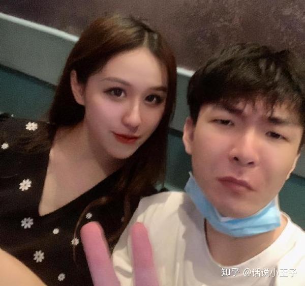 狼行女友首次被曝光,长相甜美!也是一名解说,有颜值更有才