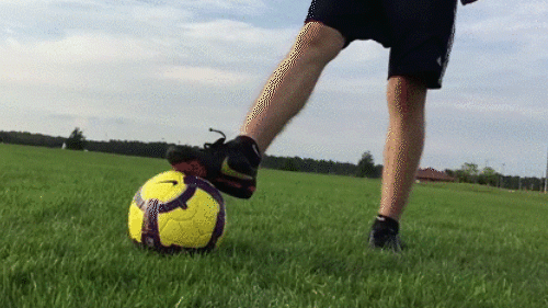 足球技巧简单必学适合初学者的五个炫酷起球技巧