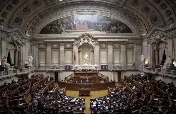 《国籍法》修正案于本周四的议会中正式通过,该修正案允许在葡萄牙