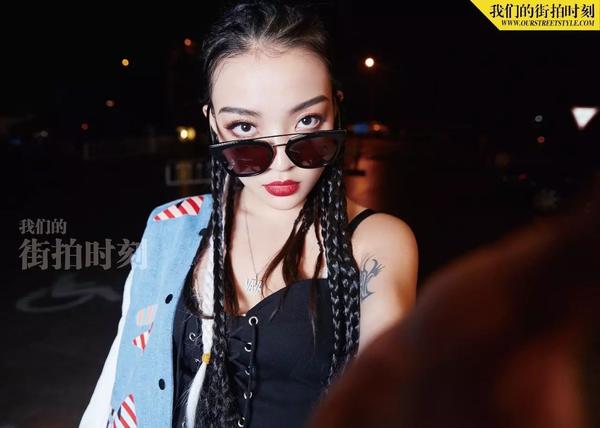 被vava的素颜震惊了女rapper化妆的奥秘到底在哪里