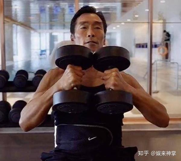 说起郑浩南,相信很多男性朋友都有印象,作为《98古惑仔之龙争虎斗》东