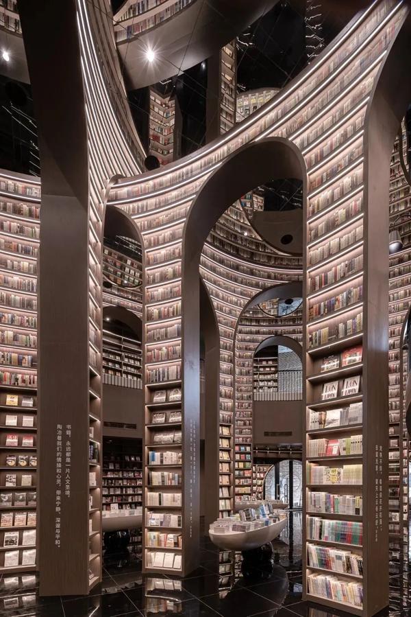 成都最魔幻书店诞生,没有之一!(高清)