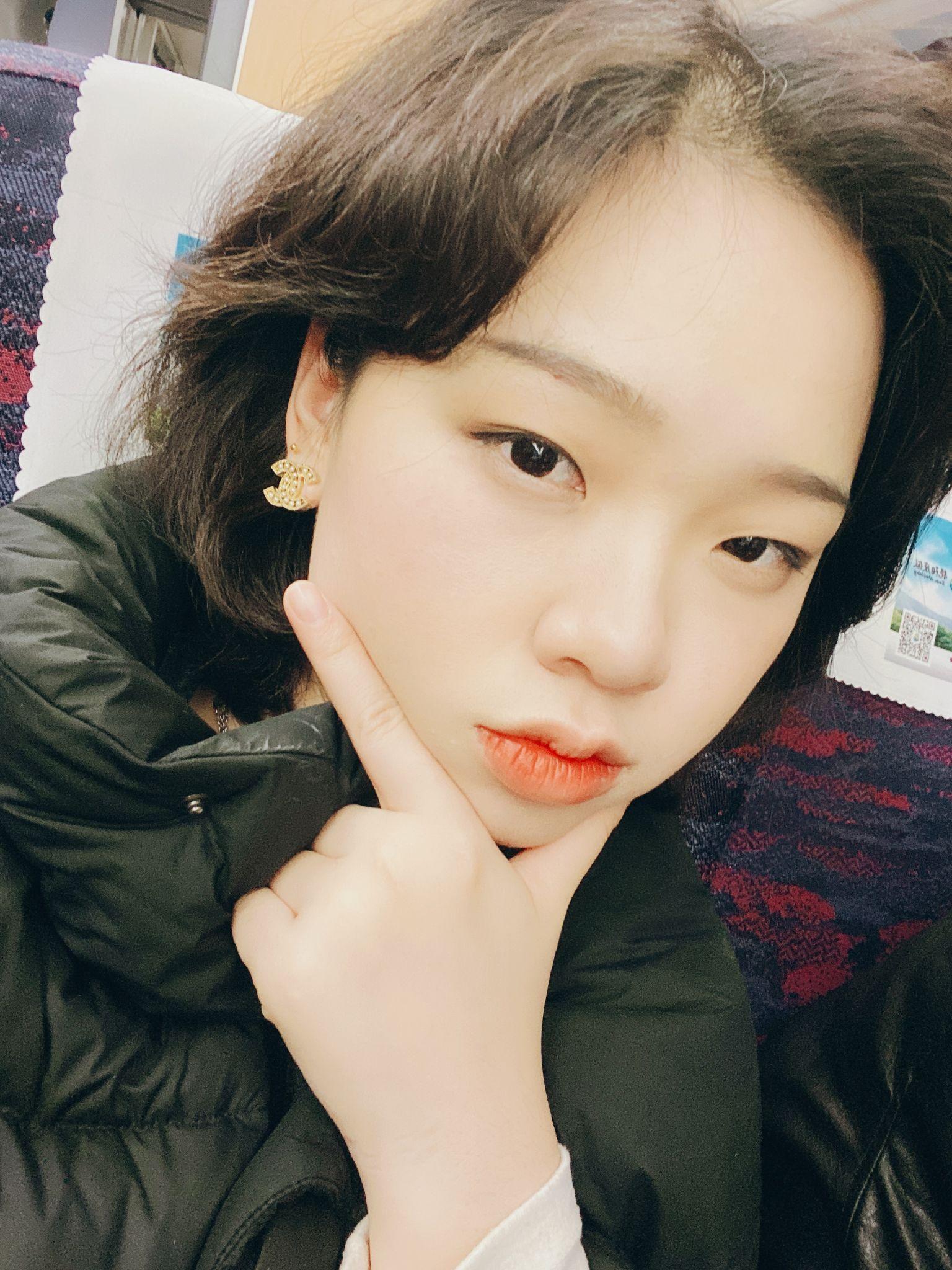 有没有那种单眼皮小眼睛塌鼻梁厚嘴唇但还挺好看的女生? - 知乎