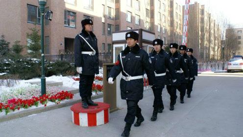 入驻小区十多年来,养成了一个习惯,每次出入小区大门,只要保安在都要