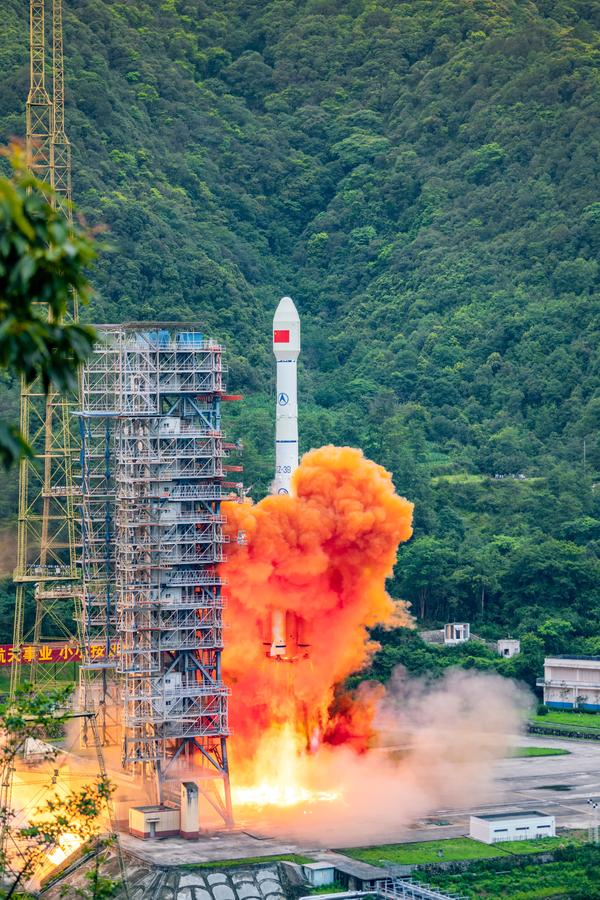 技术点航天我国火箭发射点火时为何有的冒红烟有的冒白烟