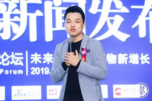 企叮咚签约第20届学习型中国论坛并出席新闻发布会作主题发言