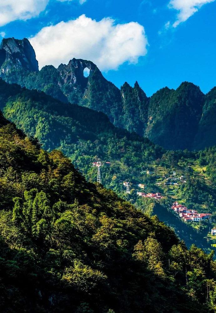 秀云南高黎贡山生命的避难所人类的双面书架