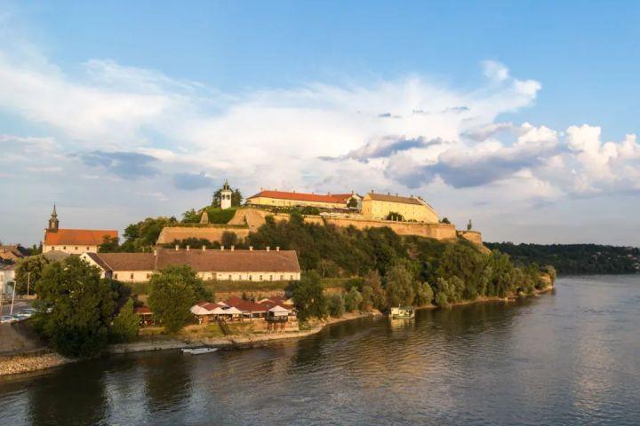 多瑙河上的直布罗陀彼德罗瓦拉丁要塞