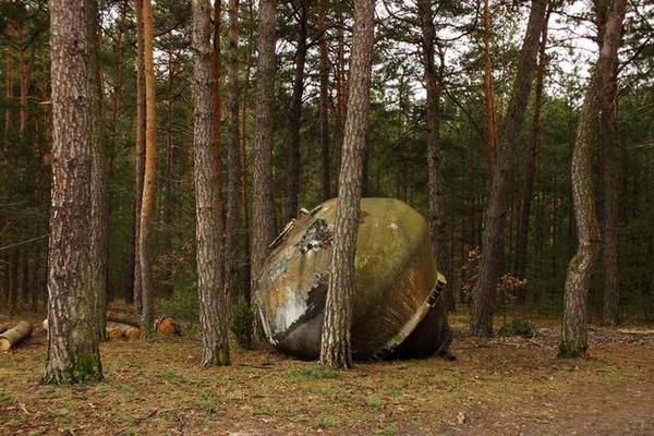 外星人在地球亂扔垃圾網友拍到森林中不明物體引發ufo猜想