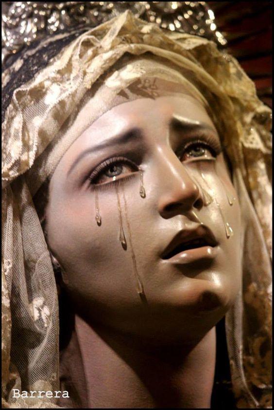 流泪圣母像图片