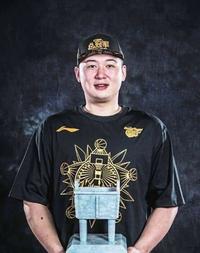 万圣伟三枚总冠军戒指,四十斤感动