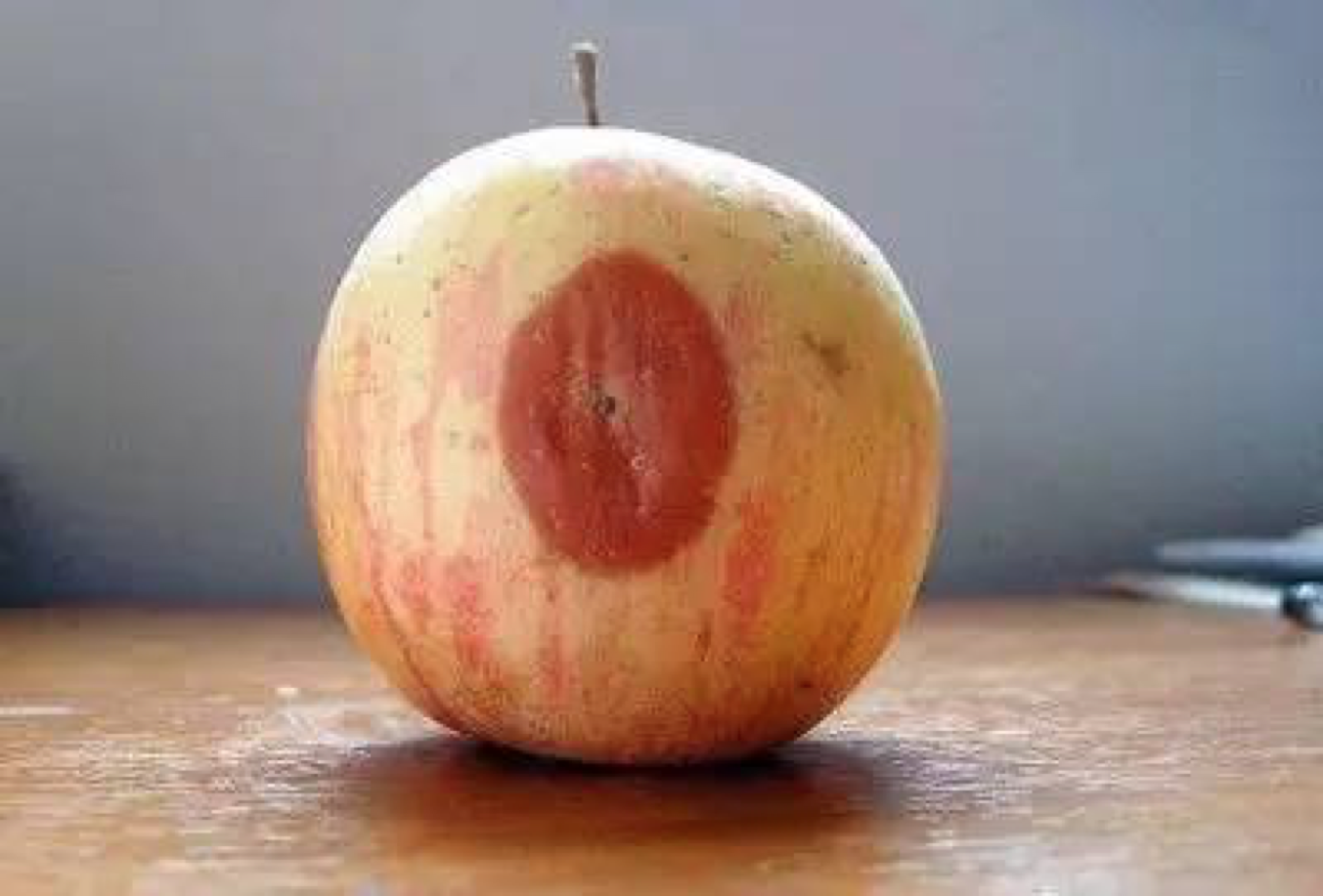 苹果烂了一小块，到底还能吃吗？多亏水果店老板提醒，别再瞎吃了 - 知乎